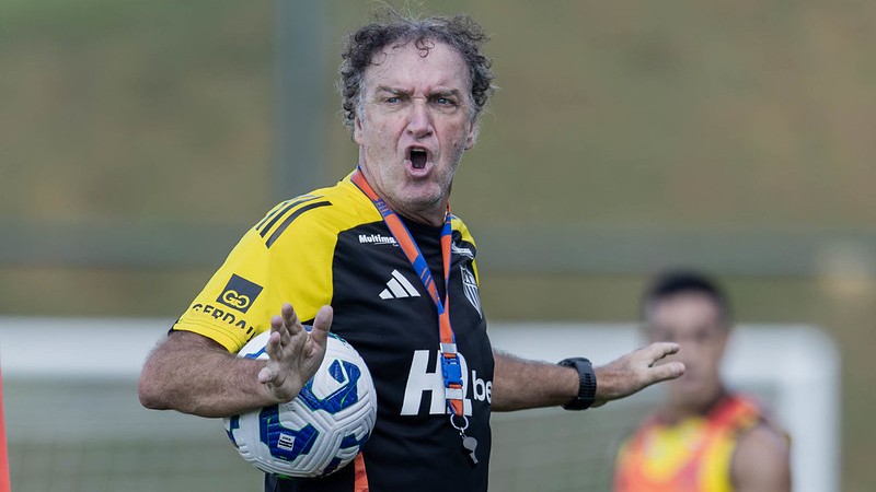 Cuca já deixou meio-campista na reserva do Atlético.