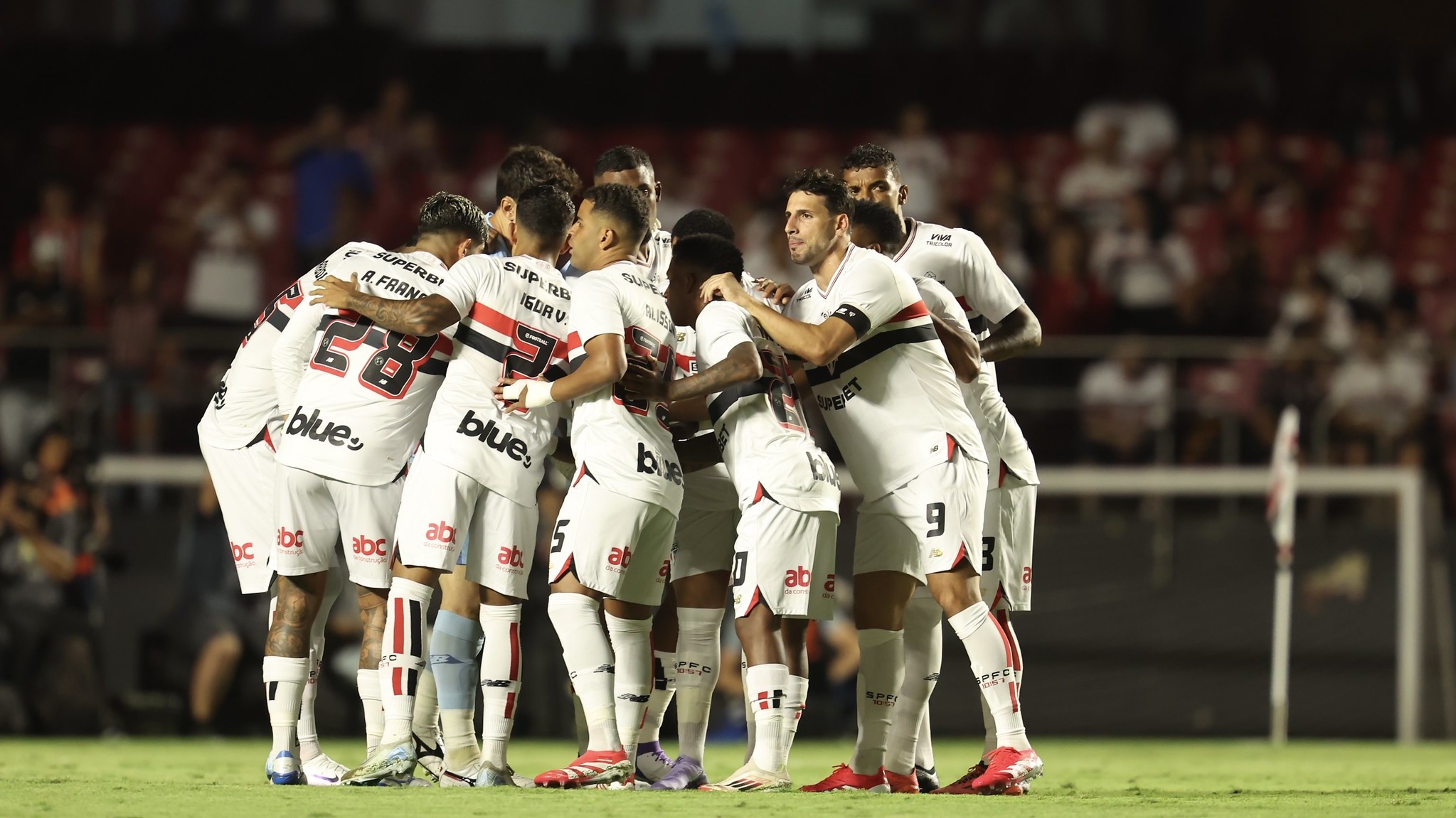 Santos encaminha contratação de lateral-direito do São Paulo