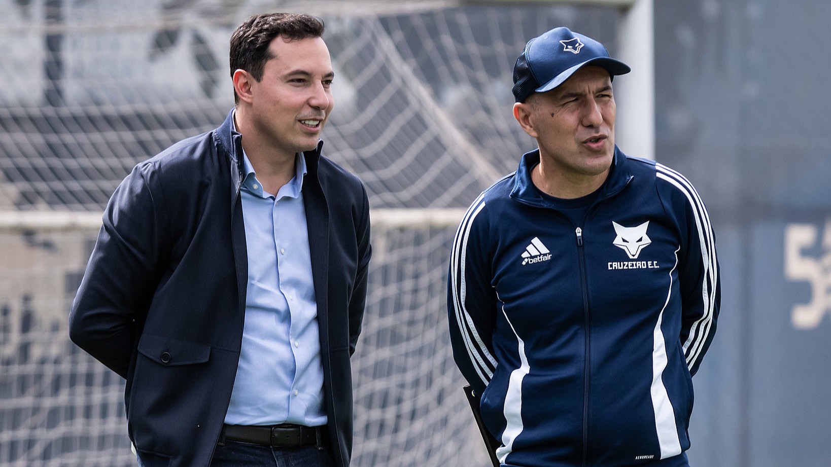 Pedro Junio (E) assume funções de Mattos e revela próximos passos do Cruzeiro