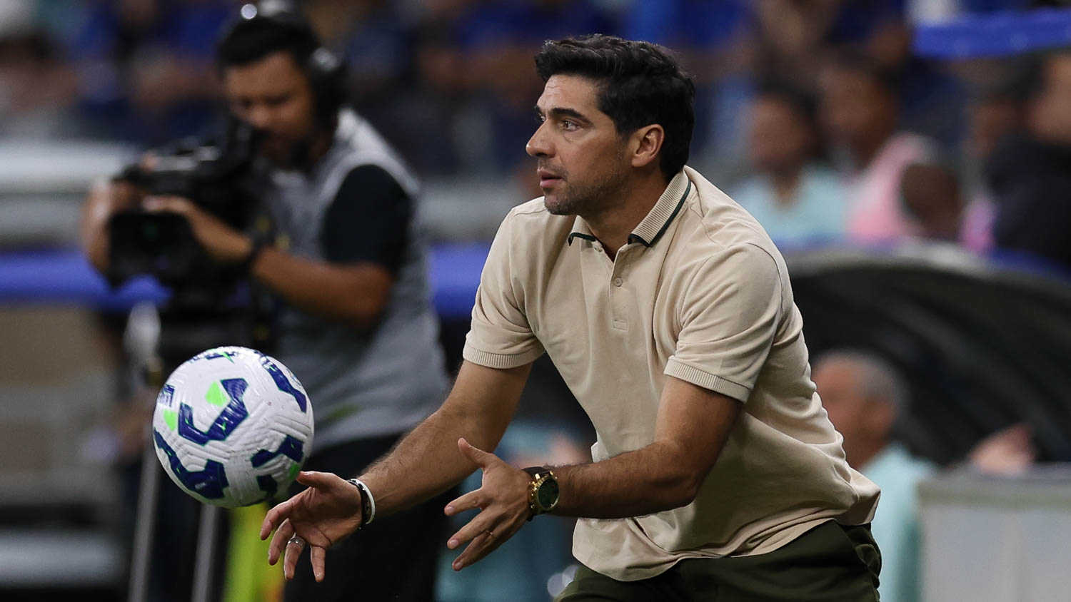 Abel Ferreira culpa cinegrafista por trombada em derrota do Palmeiras