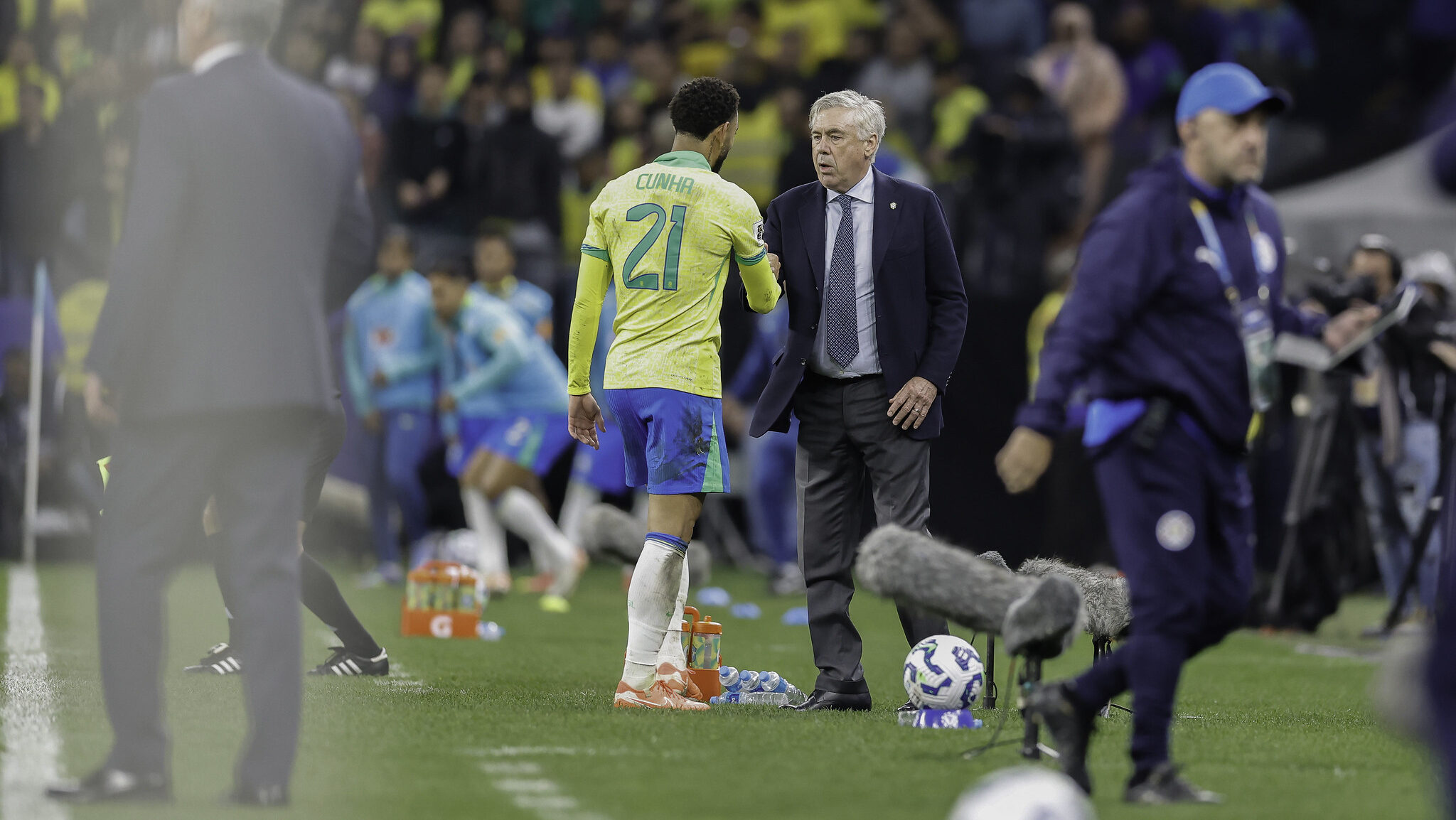 Ancelotti elogia atuações de Vini Jr e Matheus Cunha em primeira vitória com a Seleção Brasileira