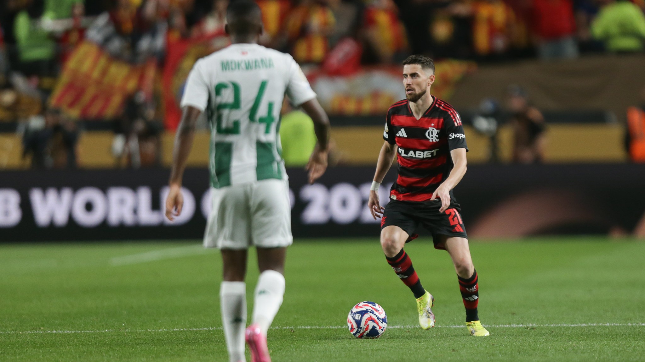 Jorginho mostra 'cartão de visitas' em estreia pelo Flamengo no Mundial