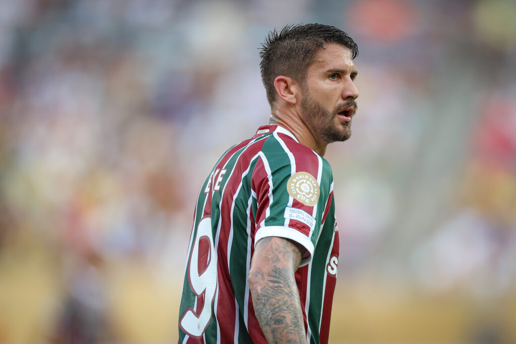 Atacante Everaldo teve pedidos da torcida para chutar ao gol (Foto: Marcelo Gonçalves/Fluminense)