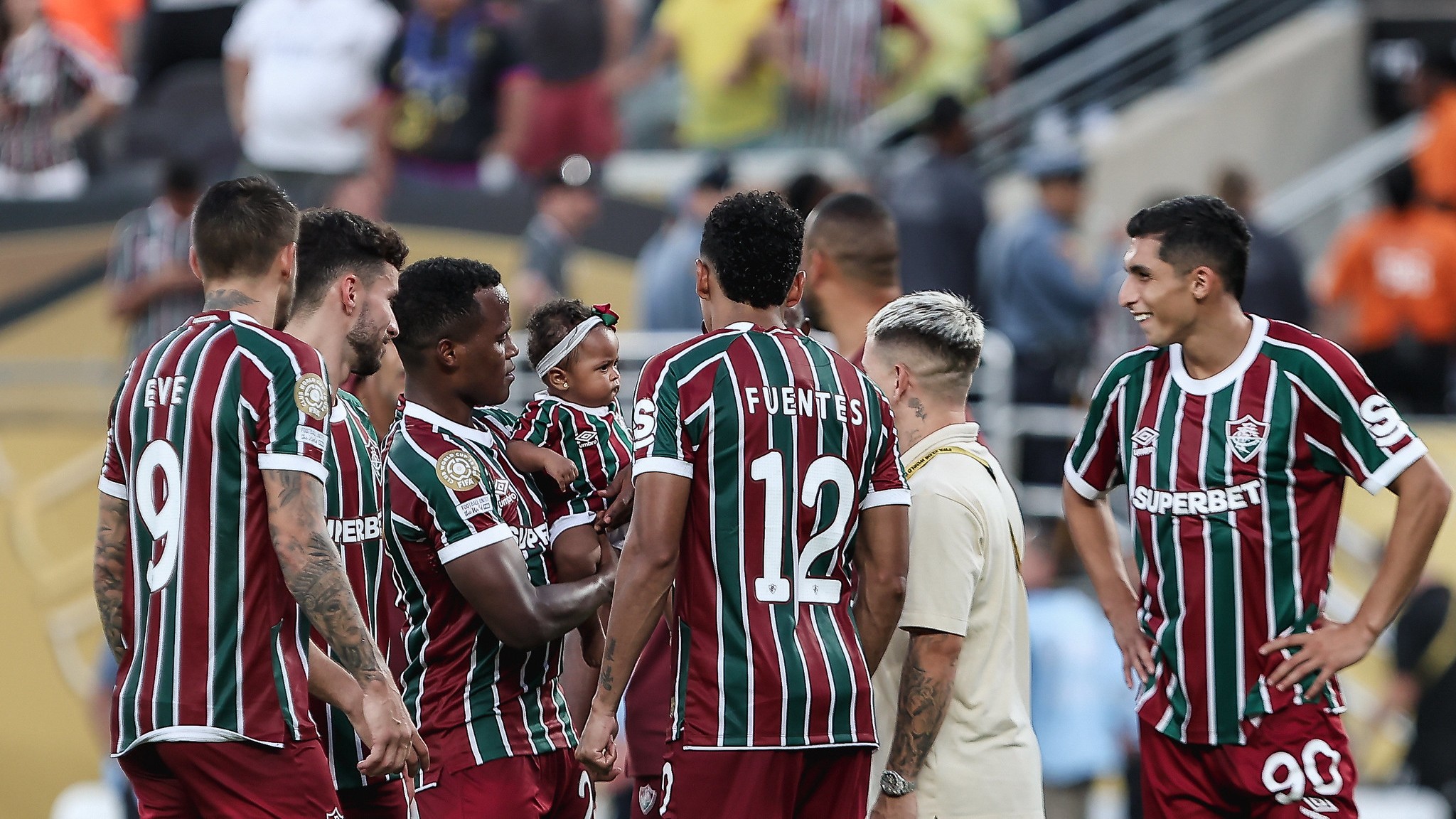 Atleta do Fluminense tem quarto invadido por morador de rua