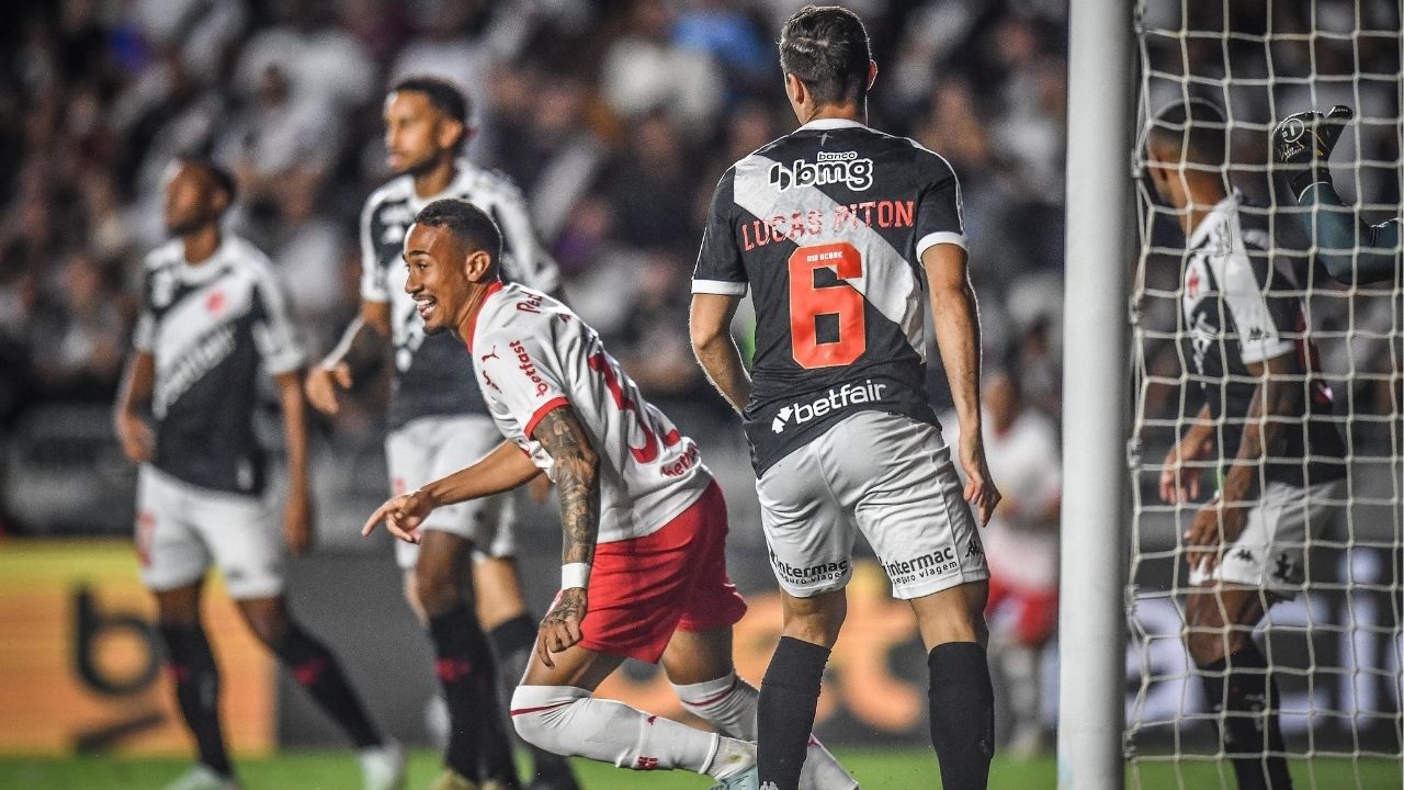 Bragantino derrota o Vasco pela 1ª vez em São Januário (Foto: Ari Ferreira/Red Bull Bragantino)