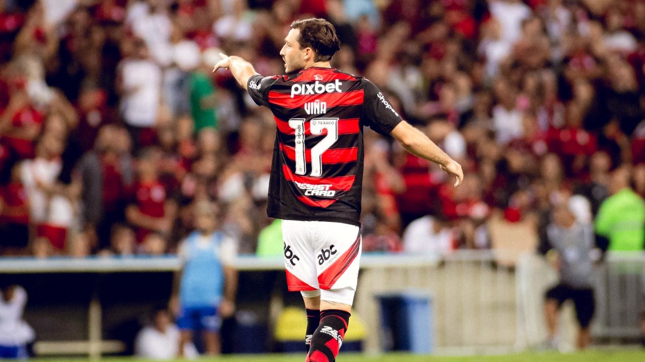 Matías Viña atuou por sete minutos na goleada do Flamengo sobre o Fortaleza