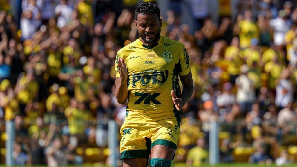 Reinaldo marcou o gol da vitória do Mirassol (Foto: JP Pinheiro/Agência Mirassol)