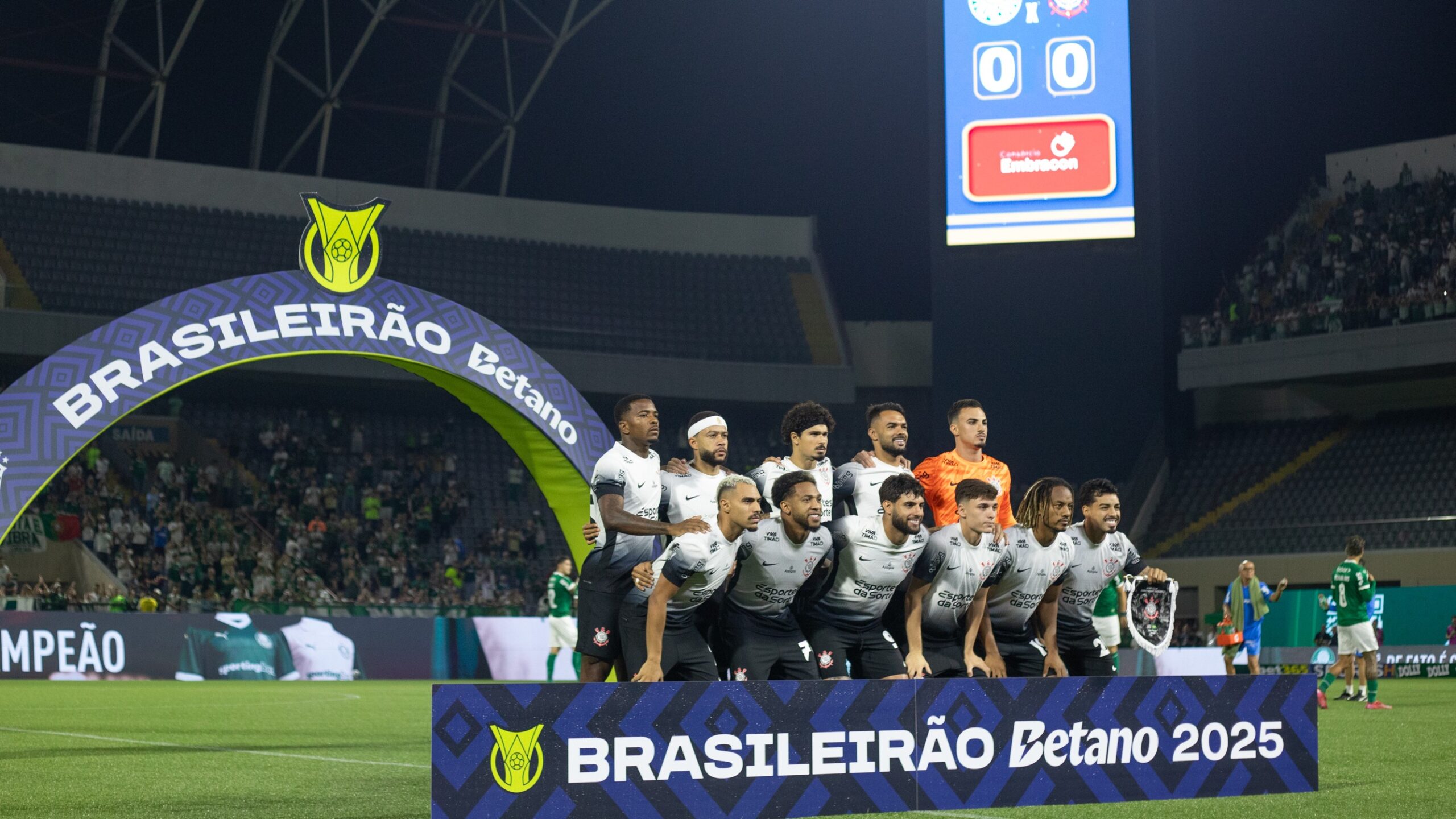 Corinthians tem dívidas com mais jogadores além de Memphis